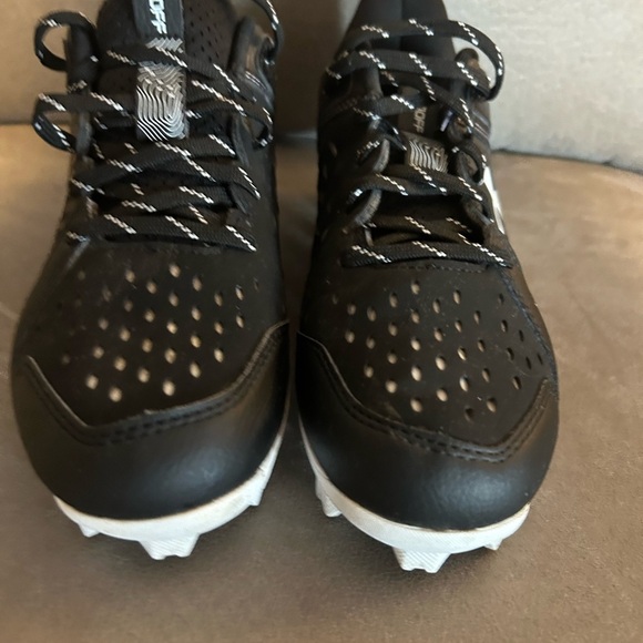 Reduced Under Armour Y5.5/W7 Leadoff Low Rubber Molded Baseball softball Cleat - Picture 5 of 10
